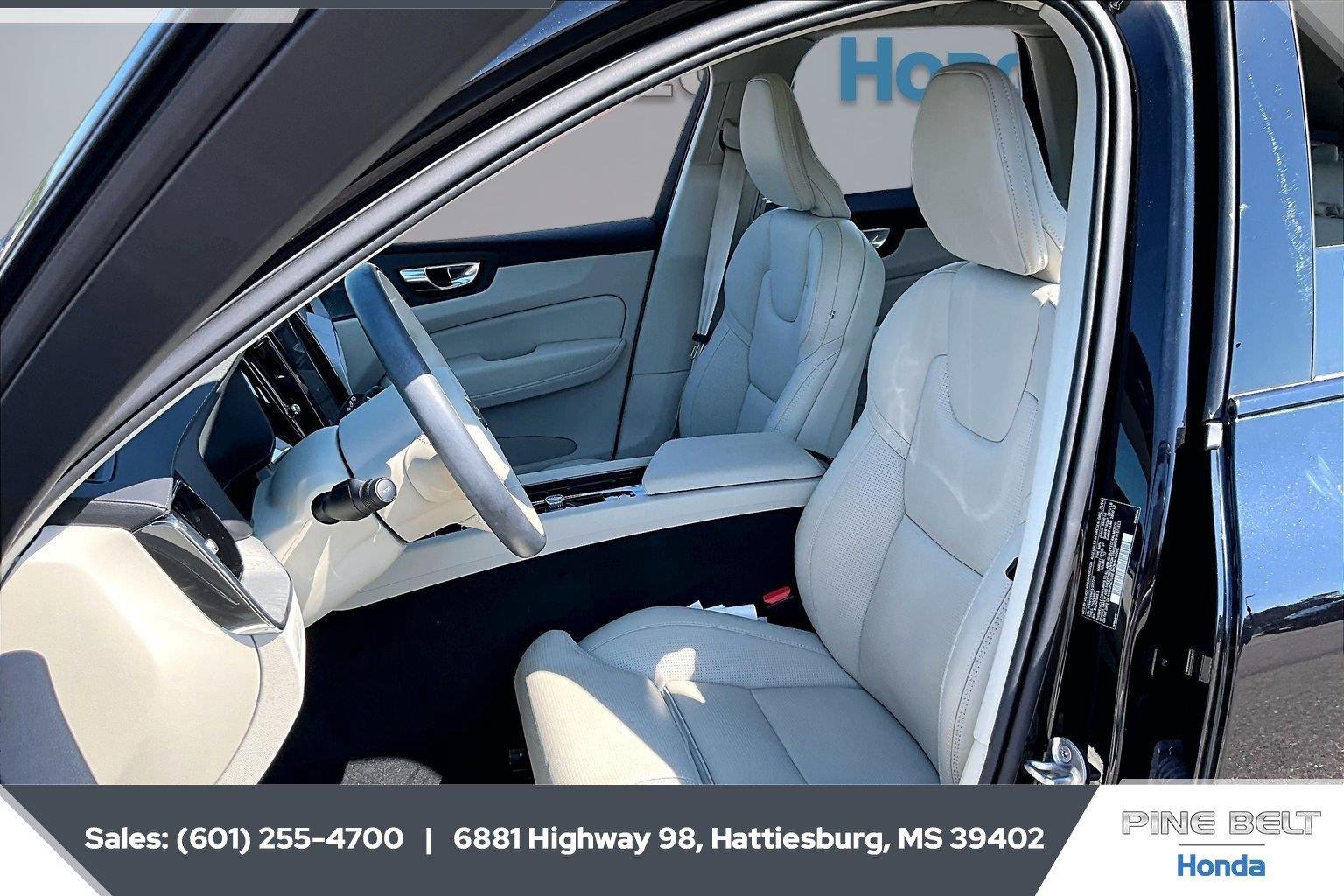Used 2025 Onyx Black Metallic Volvo Ultra image 18