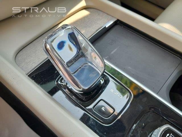 Used 2021 Crystal White Metallic Volvo Inscription image 26