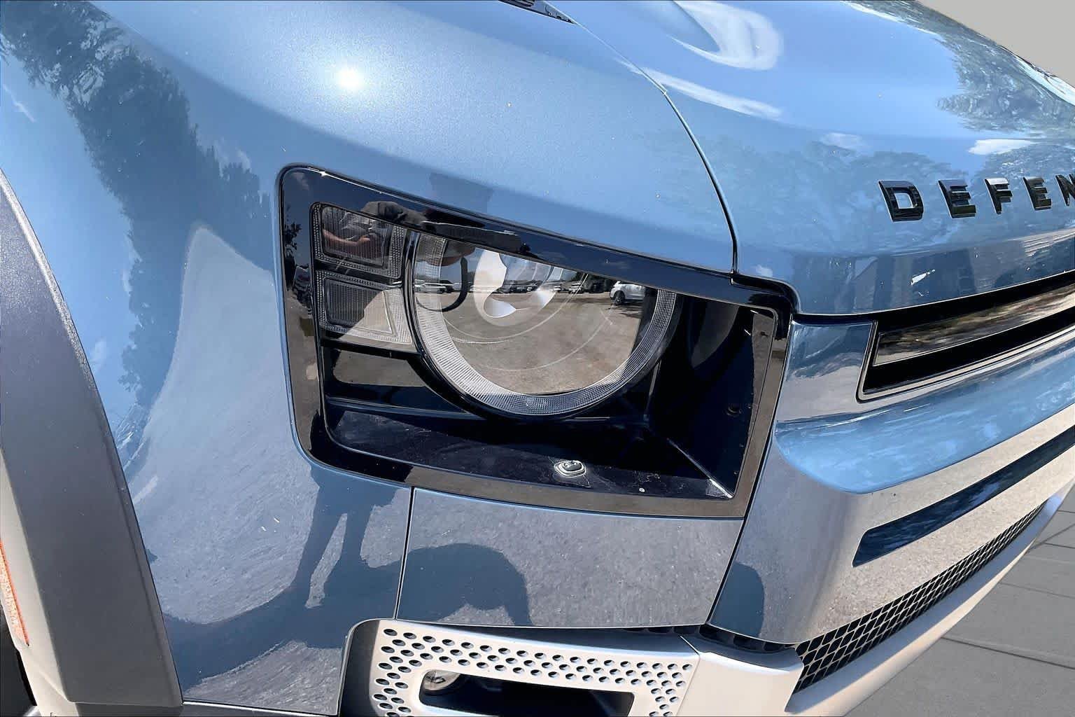 Used 2021 Tasman Blue Metallic Land Rover SE image 25
