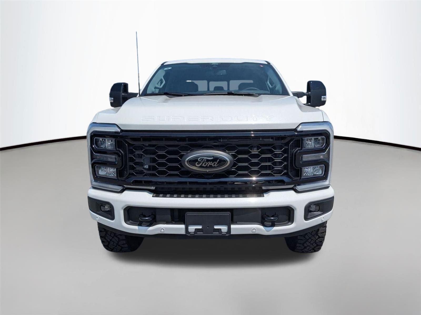 New 2026 Star White Metallic Tri-Coat Ford F-250® Lariat® image 2