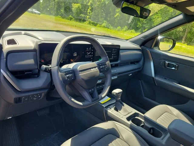 New 2027 Iceberg Green Kia X-Line S image 16