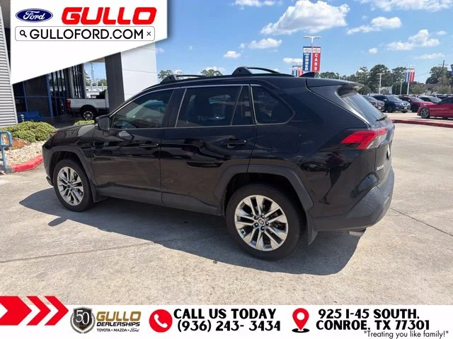 Used 2021 Midnight Black Metallic Toyota XLE Premium image 4