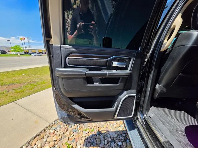 Used 2022 Diamond Black Ram Laramie image 17
