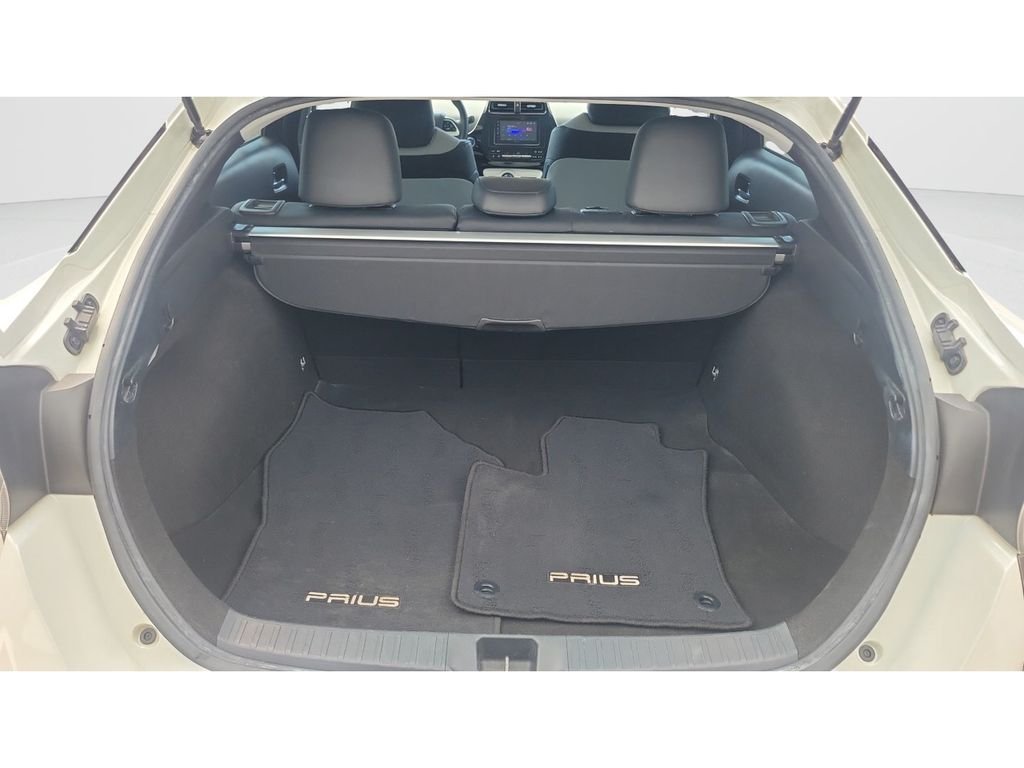 Certified Used 2017 White Toyota Four Touring image 9