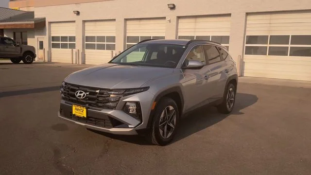 Used 2025 Silver Hyundai SEL image 5