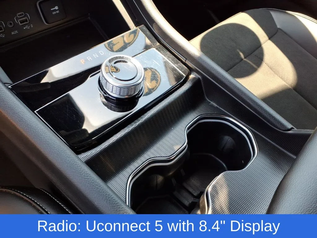 Used 2025 White/off-white Jeep Altitude image 8