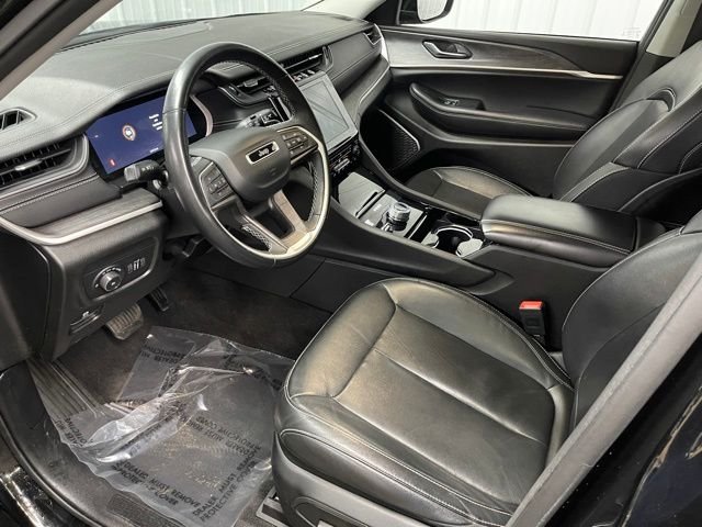 Used 2021 Diamond Black Jeep Limited image 16