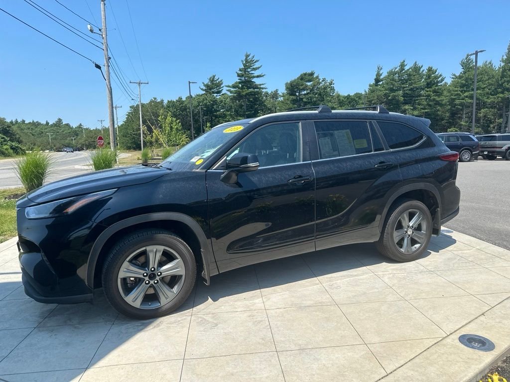 Used 2023 Black Toyota XLE image 3