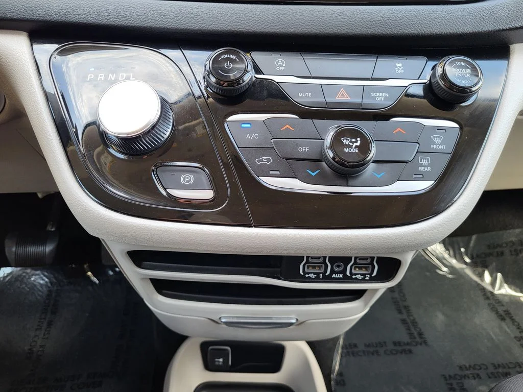 Used 2023 White Chrysler LX image 15