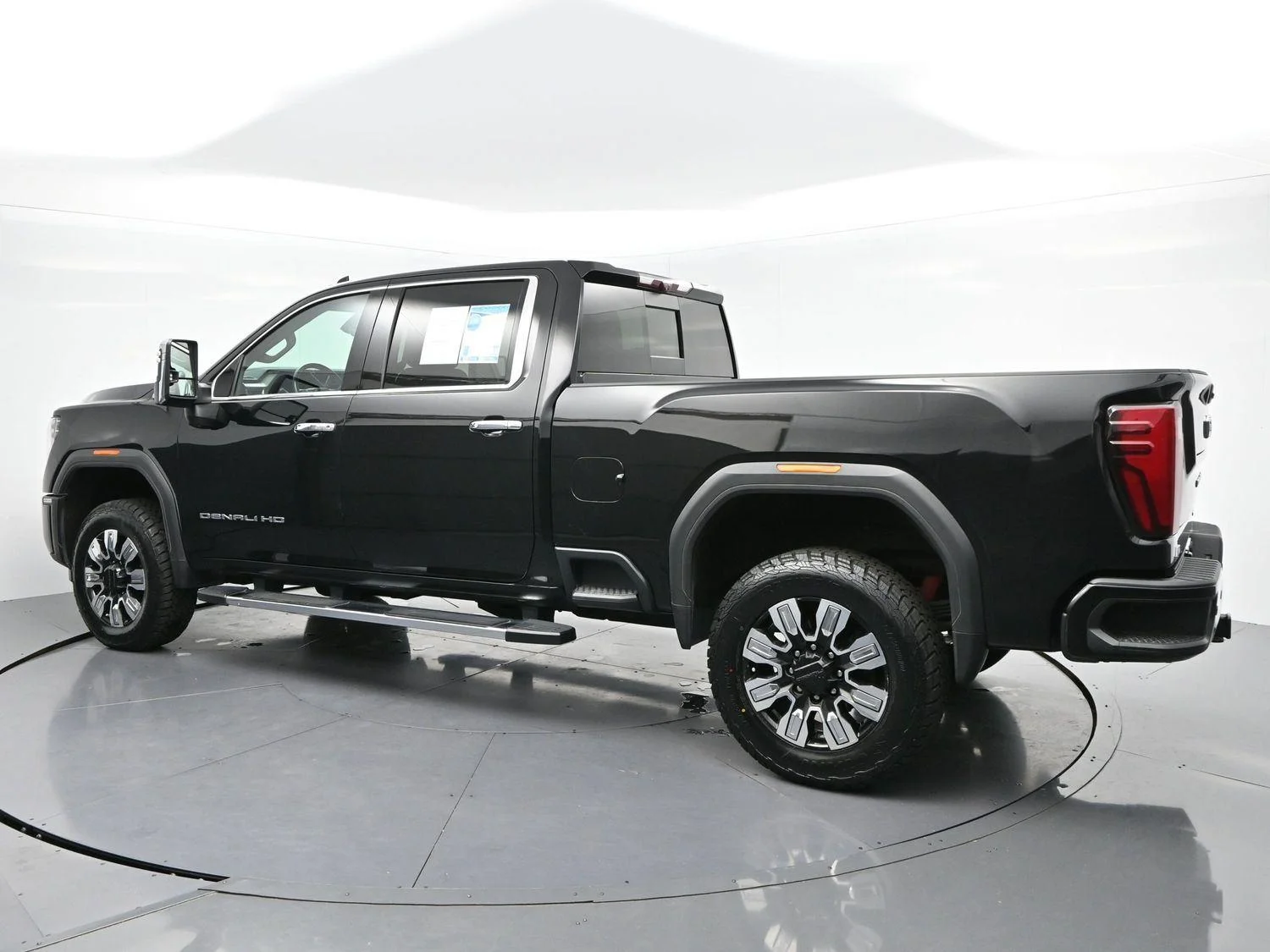Used 2024 Onyx Black GMC Denali image 5