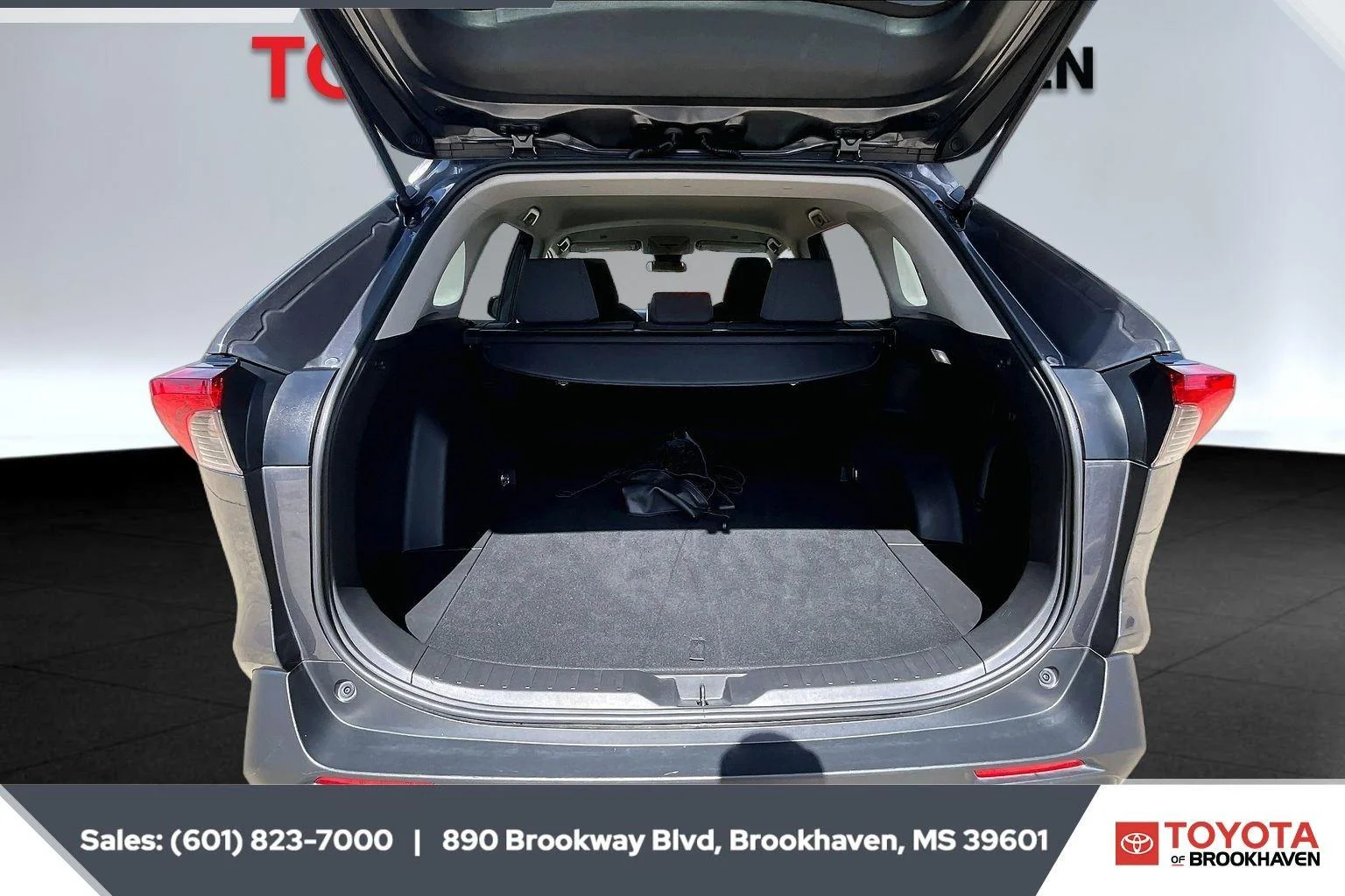 Used 2025 Magnetic Gray Metallic Toyota XLE image 21