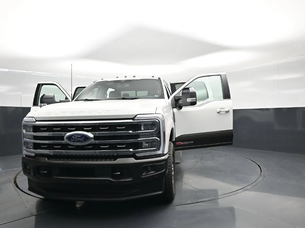 Used 2025 White Ford King Ranch image 31
