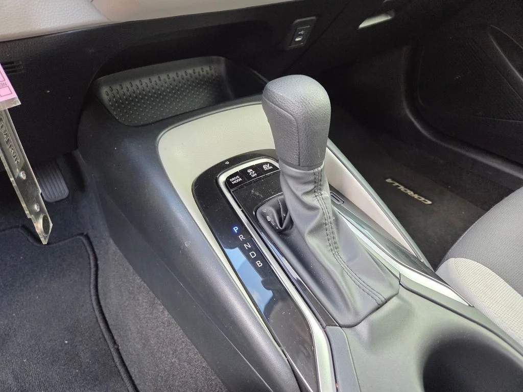 Certified Used 2025 Silver Toyota LE image 27