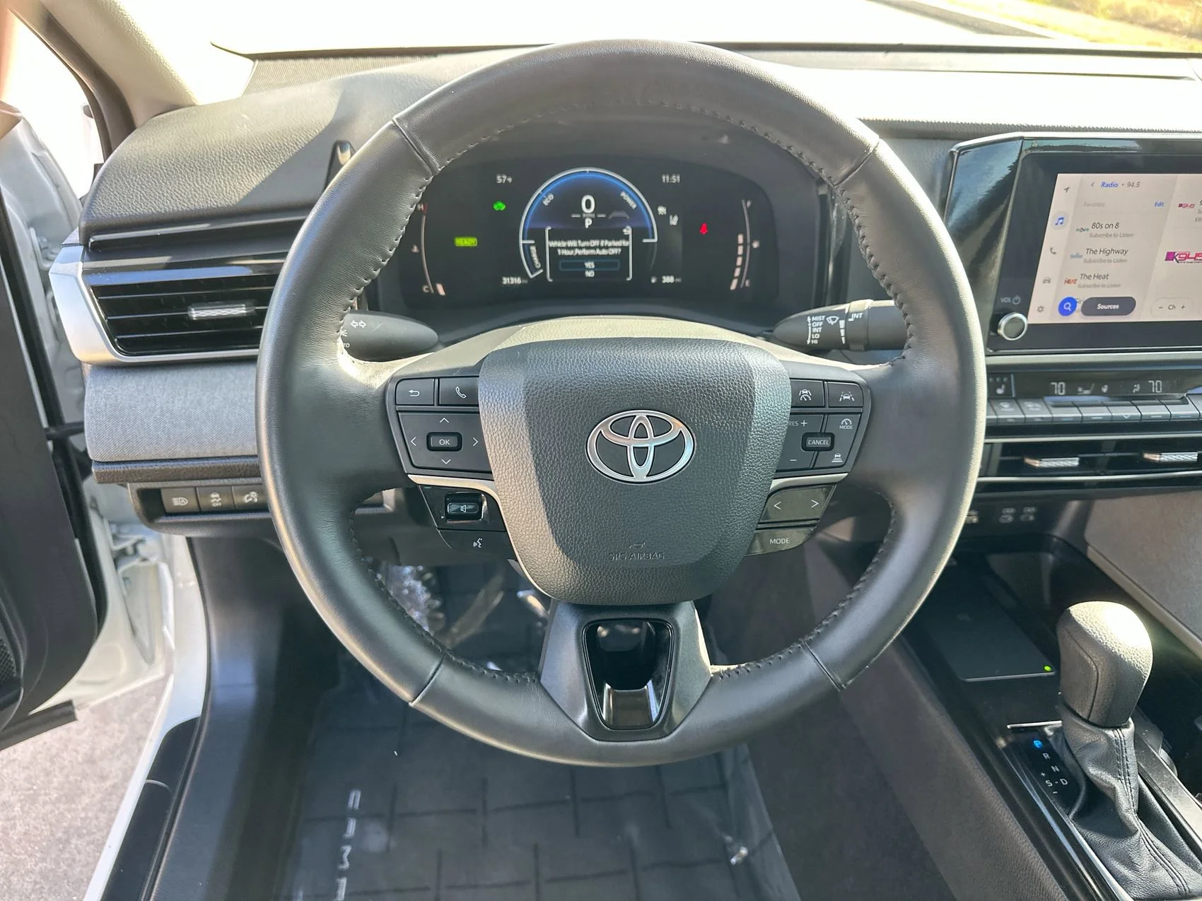 Used 2025 Ice Toyota LE image 14