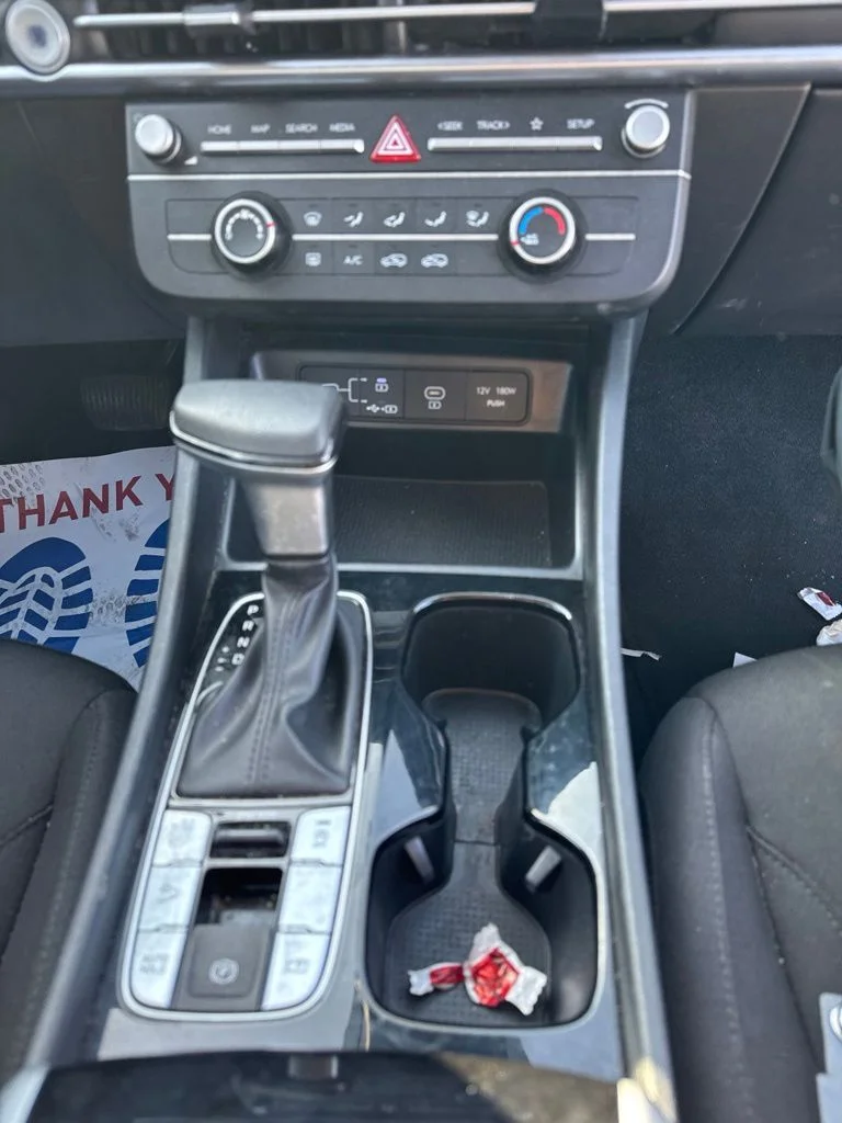 Used 2025 White Hyundai SE image 10
