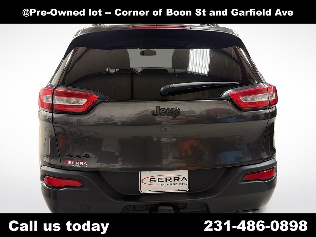 Used 2016 Gray Jeep Altitude image 10