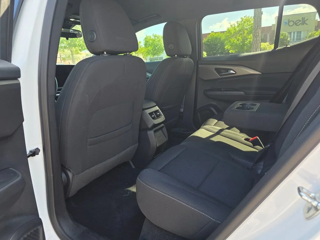 Used 2025 Summit White Chevrolet LT image 30