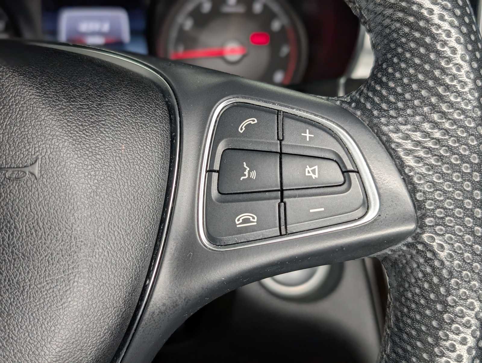 Used 2018 Selenite Grey Metallic Mercedes-Benz GLC 300 image 31