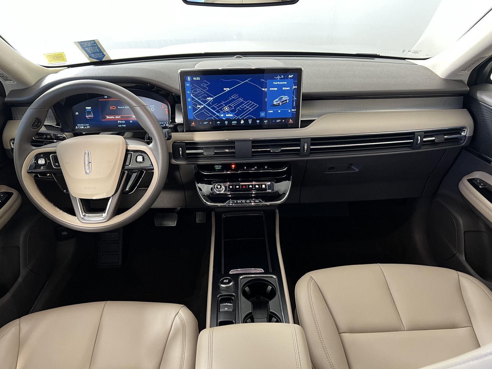 Used 2023 Ceramic Pearl Lincoln Standard image 36