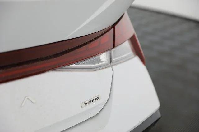 2025 Hyundai Elantra Limited - Photo 63
