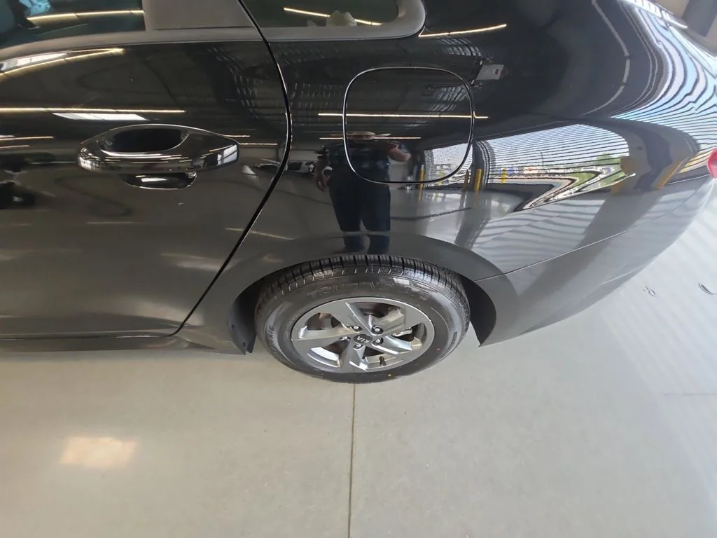 Used 2021 Black Kia LXS image 26