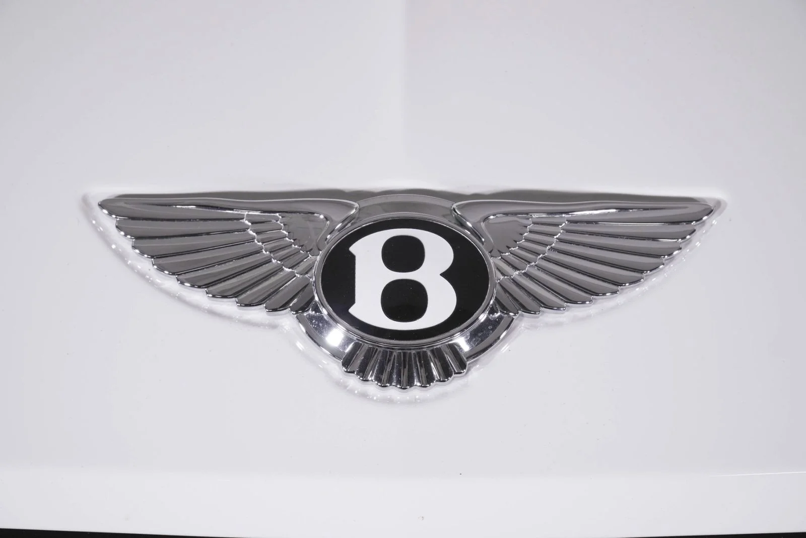 Used 2022 White Bentley  image 9
