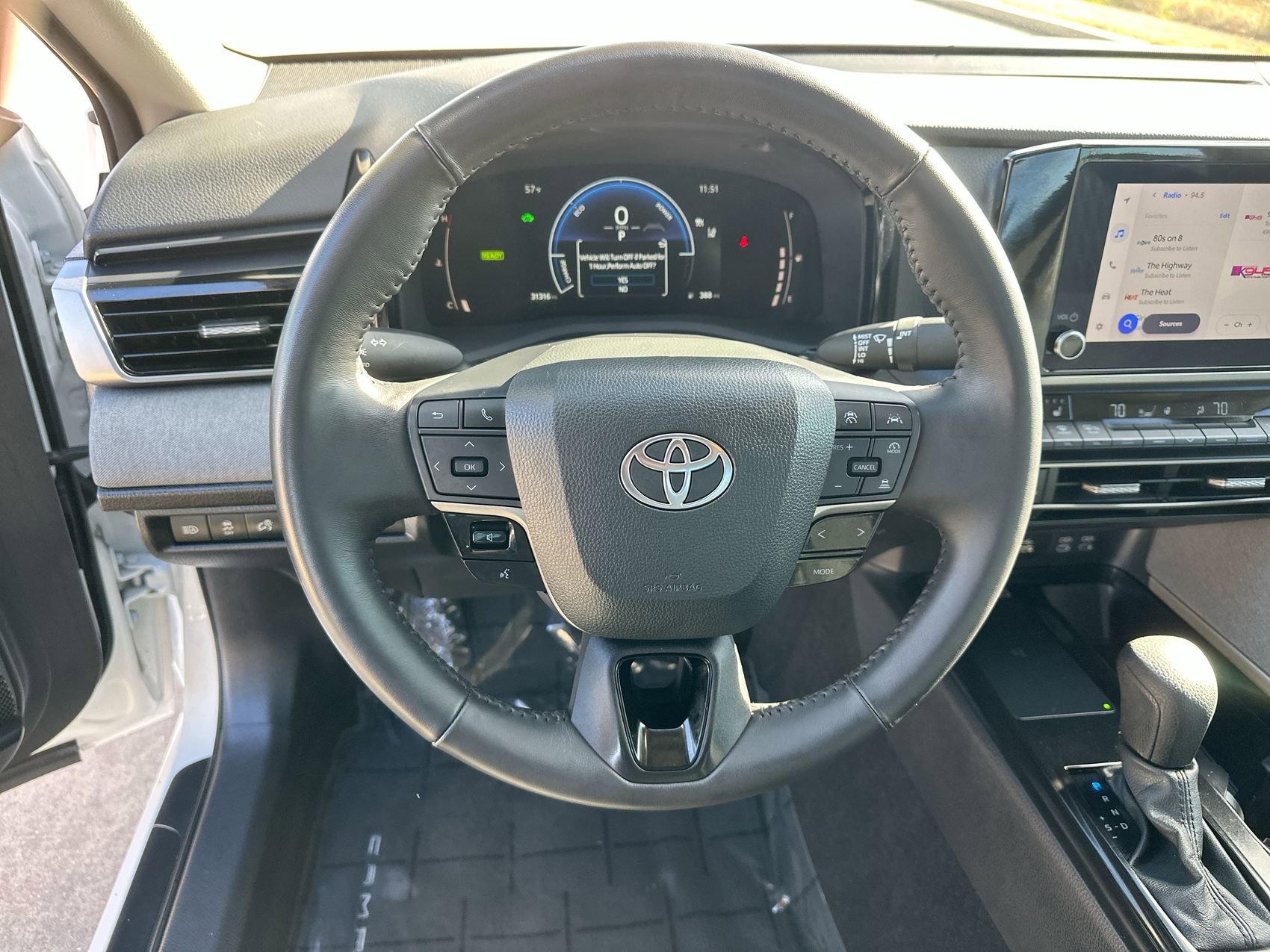 Used 2025 Ice Toyota LE image 14