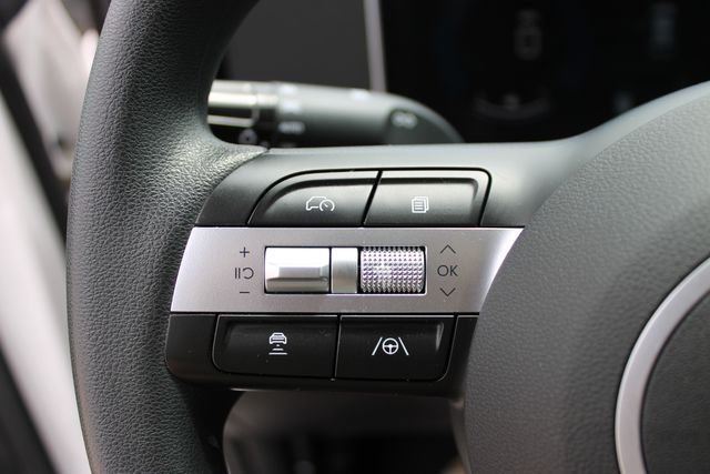 Used 2025 White Pearl Hyundai SE image 5