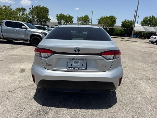 Used 2025 Silver Toyota LE image 4
