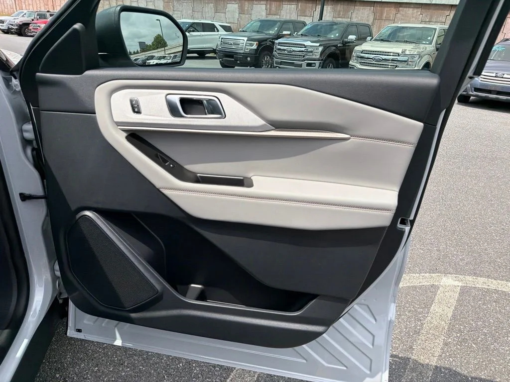 New 2026 Space White Metallic Ford Active image 13