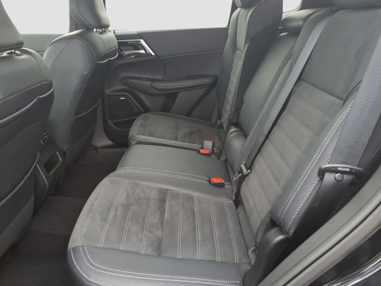 Used 2025 Blue Mitsubishi SE image 14