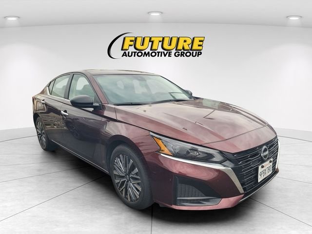 Used 2025 Red Nissan 2.5 SV image 1