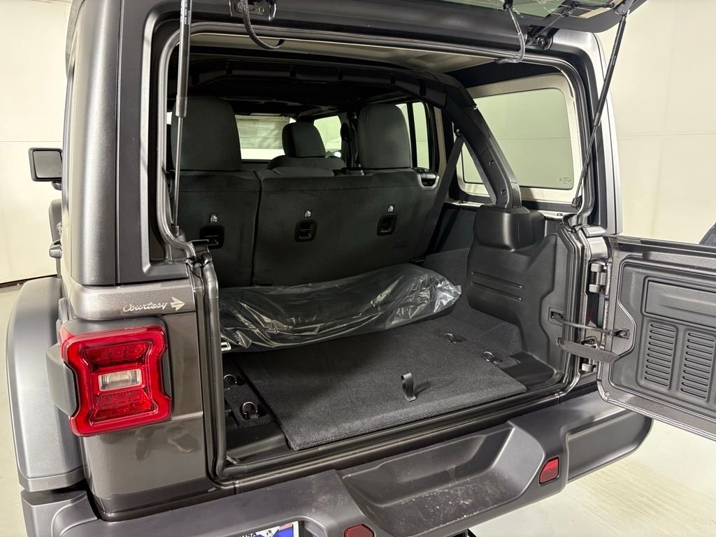 New 2026 Granite Crystal Metallic Clear-Coat Exterior Paint Jeep Rubicon image 18