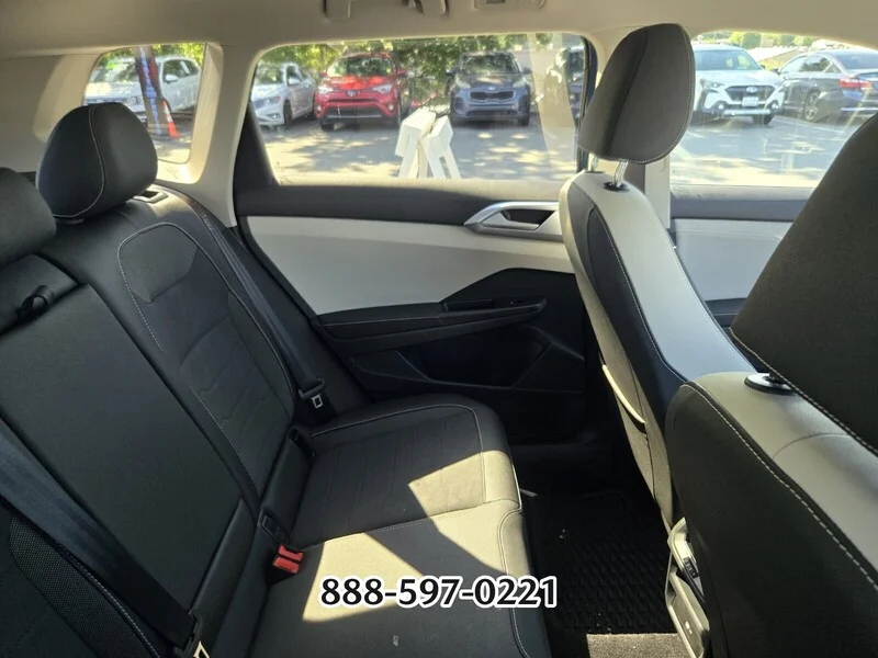 Used 2025  Volkswagen 1.5T SE image 8