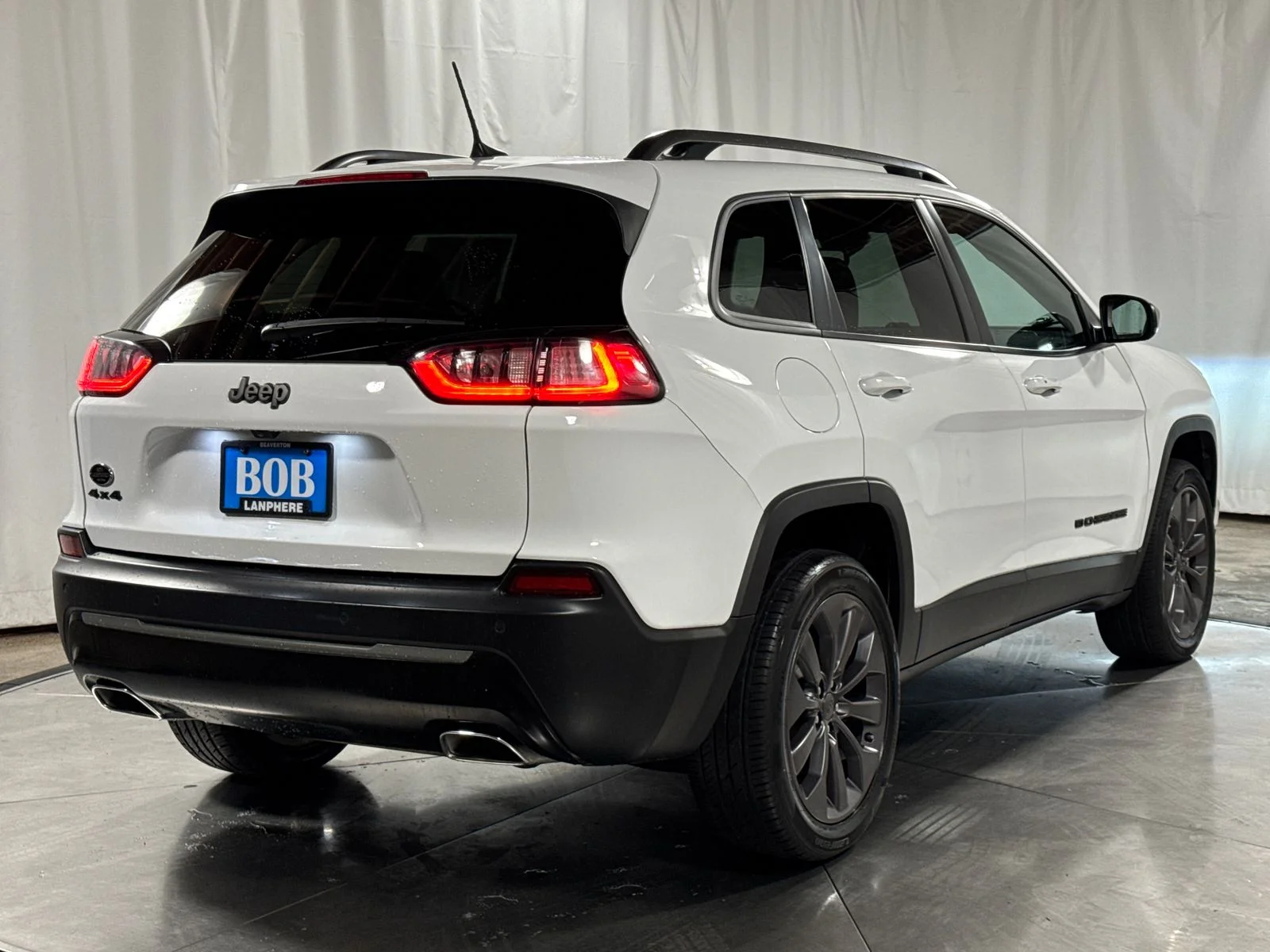 Used 2021 Bright White Clearcoat Jeep Latitude Lux image 10