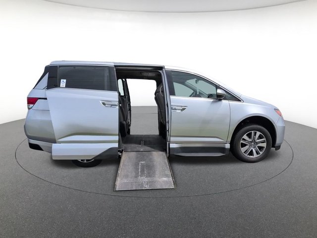 Pre-Owned 2015 Honda Odyssey Touring With Navigation