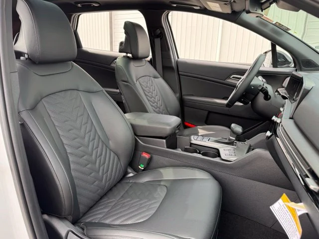 New 2027 Glacial White Pearl / Black Ro Kia X-Line image 24