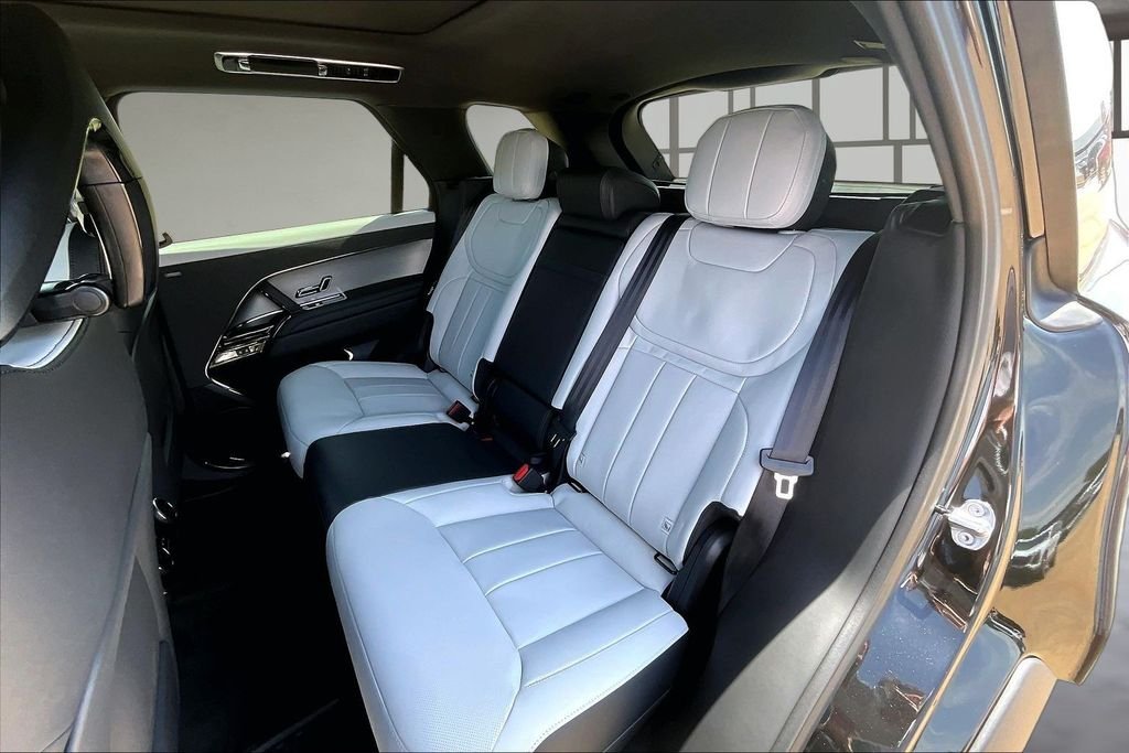 New 2026 Santorini Black Metallic Land Rover Dynamic SE image 10