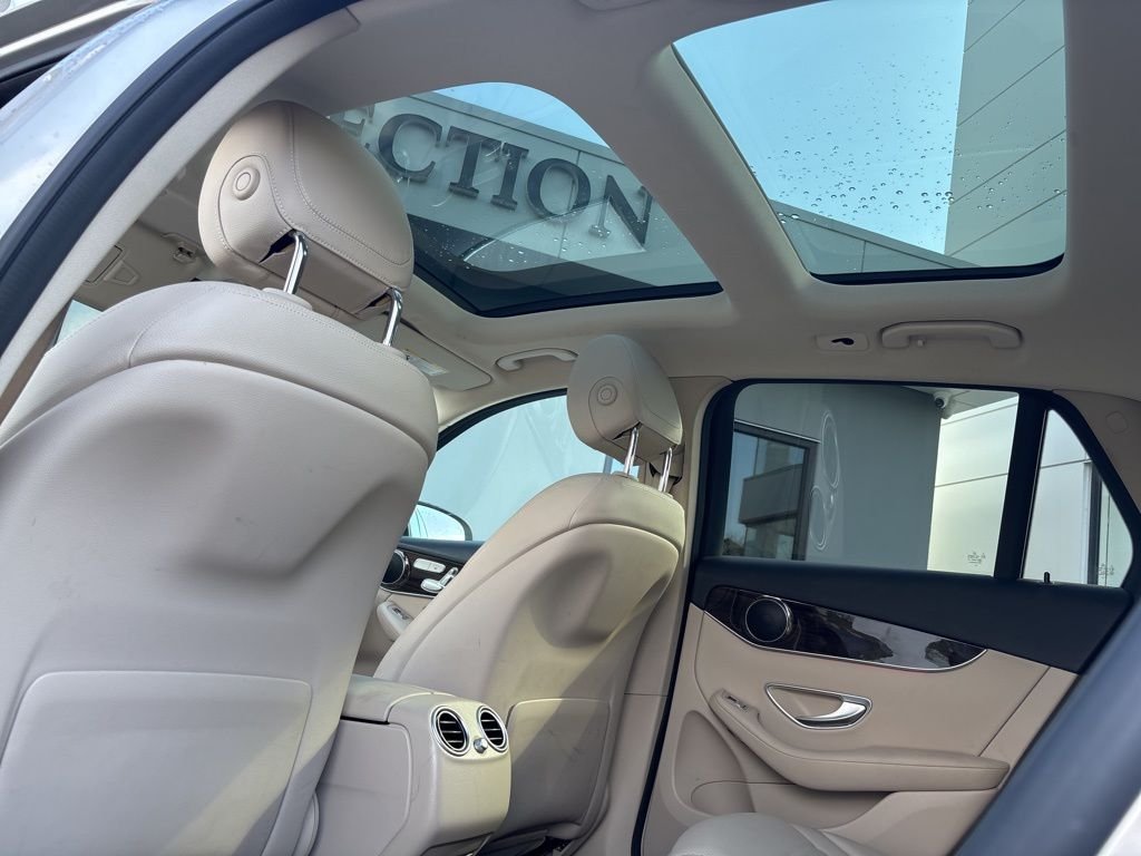 Used 2022 Mojave Silver Metallic Mercedes-Benz GLC 300 image 48