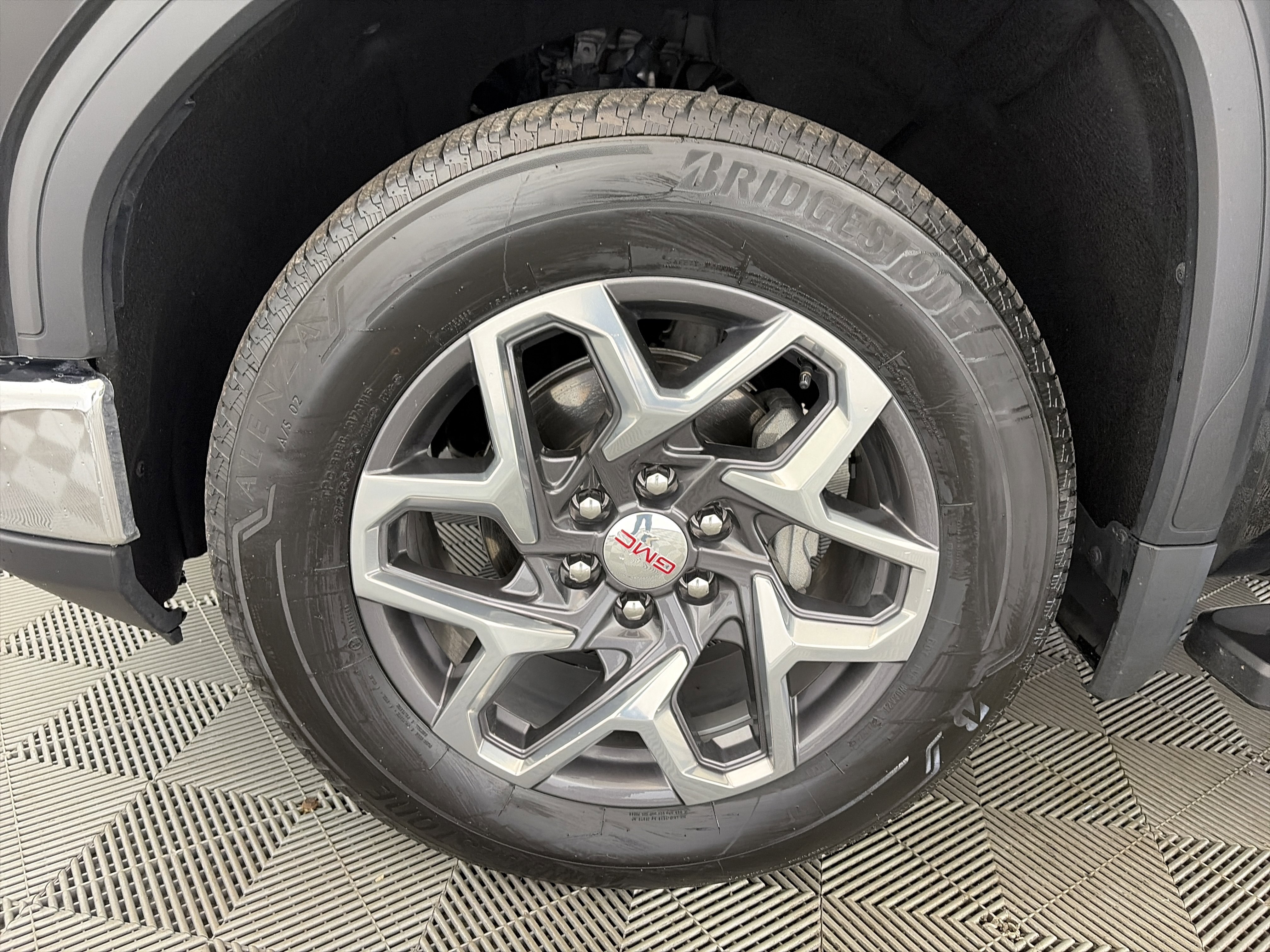 2024 GMC Sierra 1500 SLT - Photo 13
