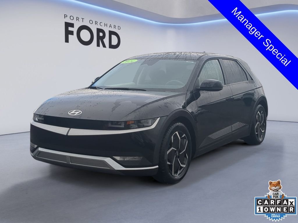 Used 2024 Black Hyundai SE image 1