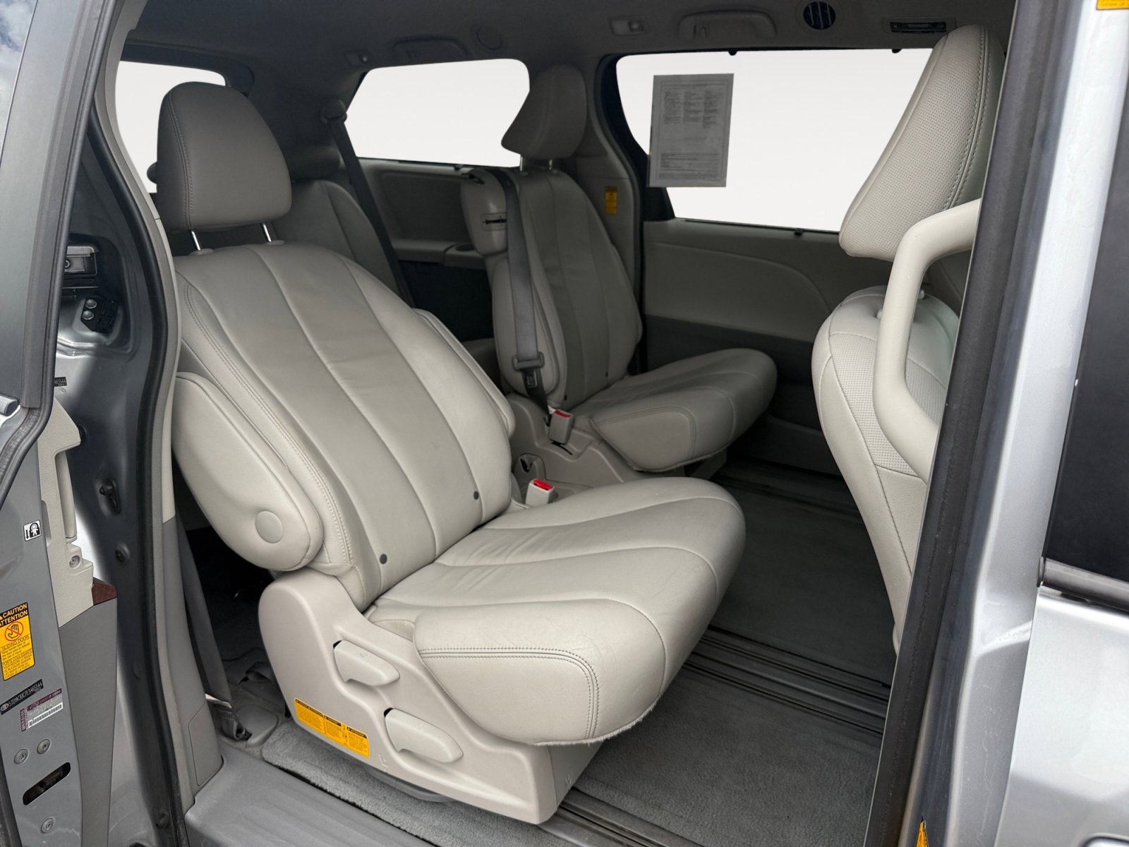 Used 2014 Silver Sky Metallic Toyota XLE image 18