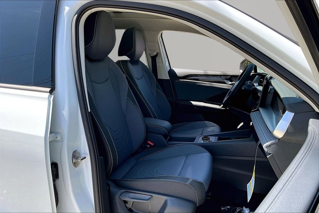 New 2026 White Volkswagen 2.0T SE image 30