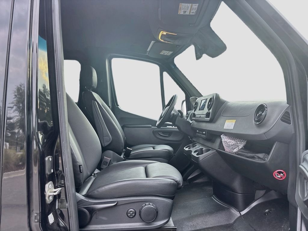 Used 2023 Black Mercedes-Benz Smartliner image 30