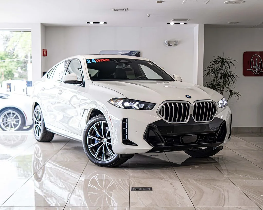Used 2024 White BMW xDrive40i image 5