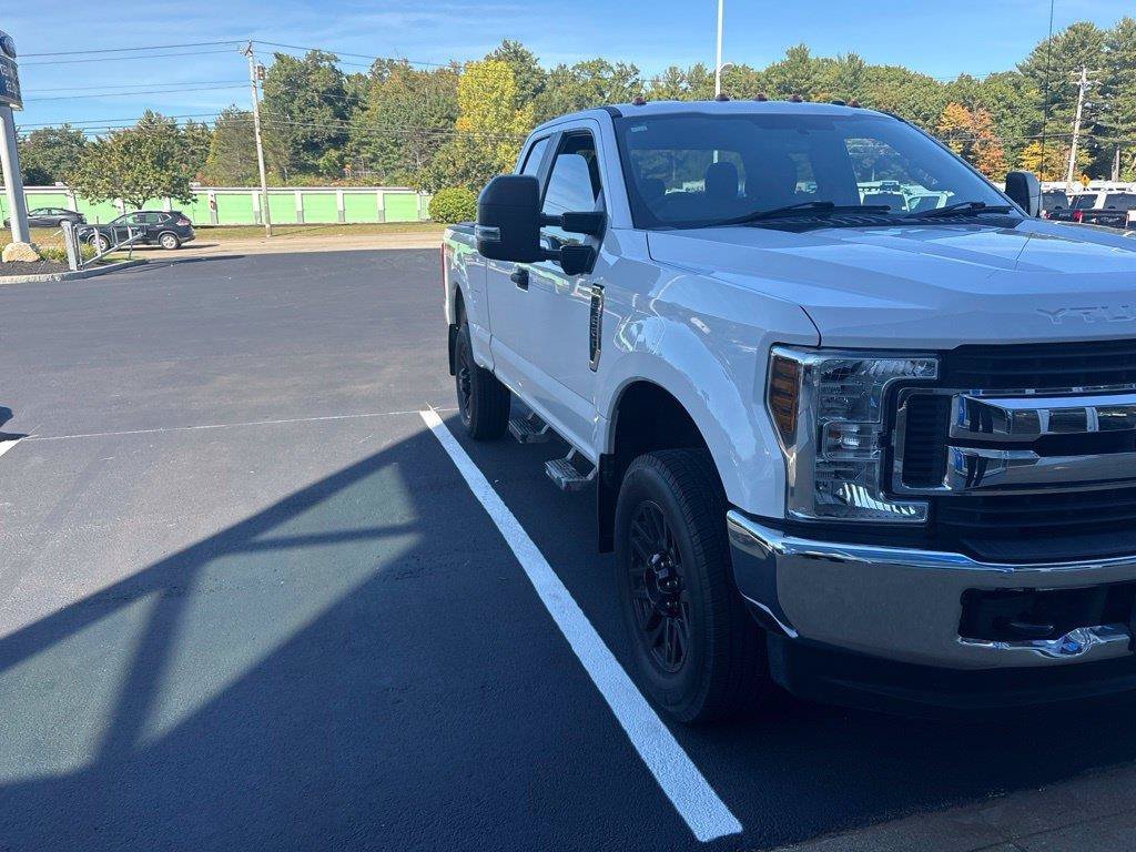 Used 2019 White Ford XL image 1