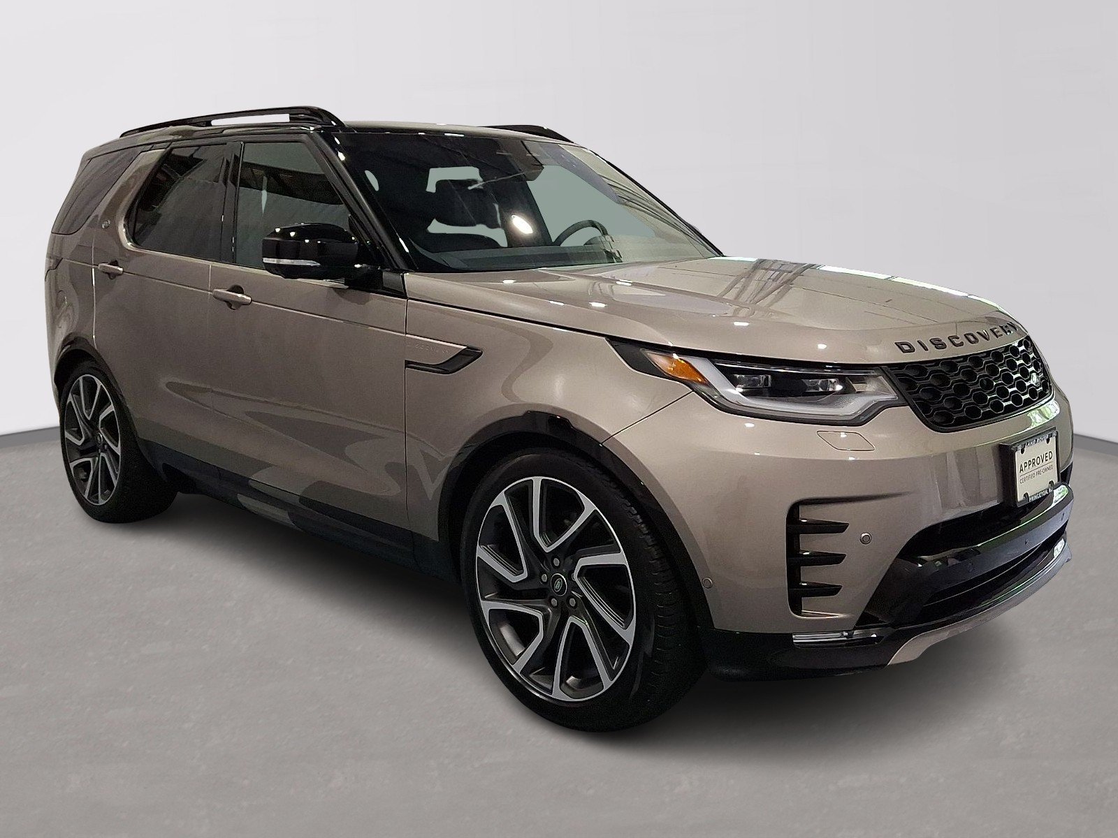 Certified Used 2025 Lantau Bronze Metallic Land Rover Dynamic SE image 5