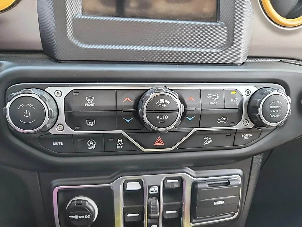 Used 2020  Jeep Unlimited Sport S image 24