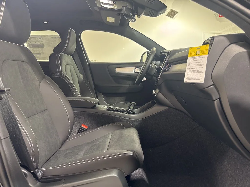 New 2026 Onyx Black Volvo B5 Ultra Black Edition image 28