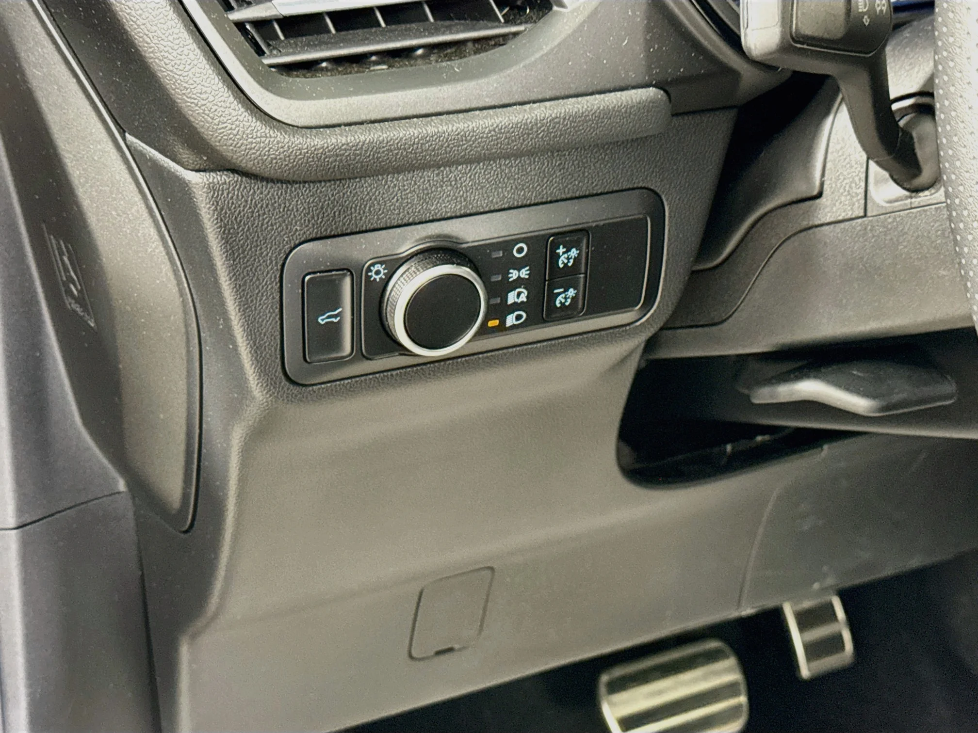Used 2024 Agate Black Metallic Ford ST-Line image 10